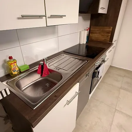 Schicke Souterrain In Remseck - Nahe Stgt *